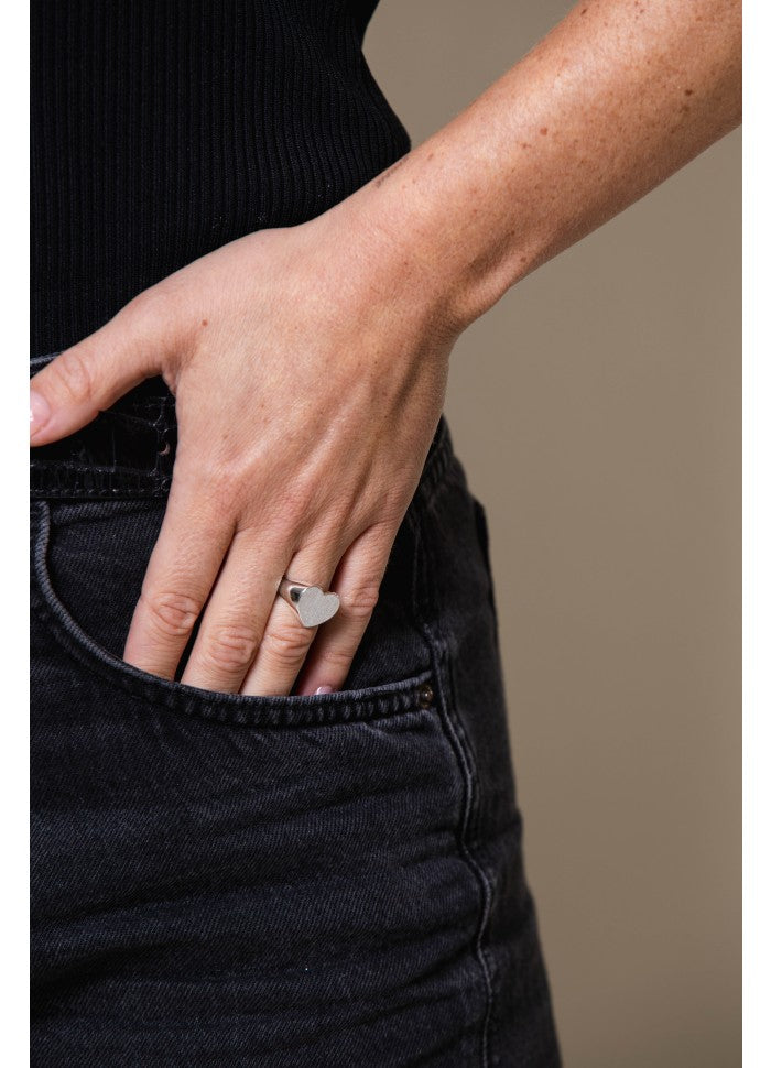 IX STUDIOS - Heart Signet Ring Silver