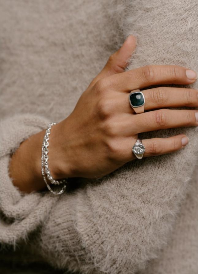IX STUDIOS - CUSHION SIGNET RING HAWKS EYE SØLV