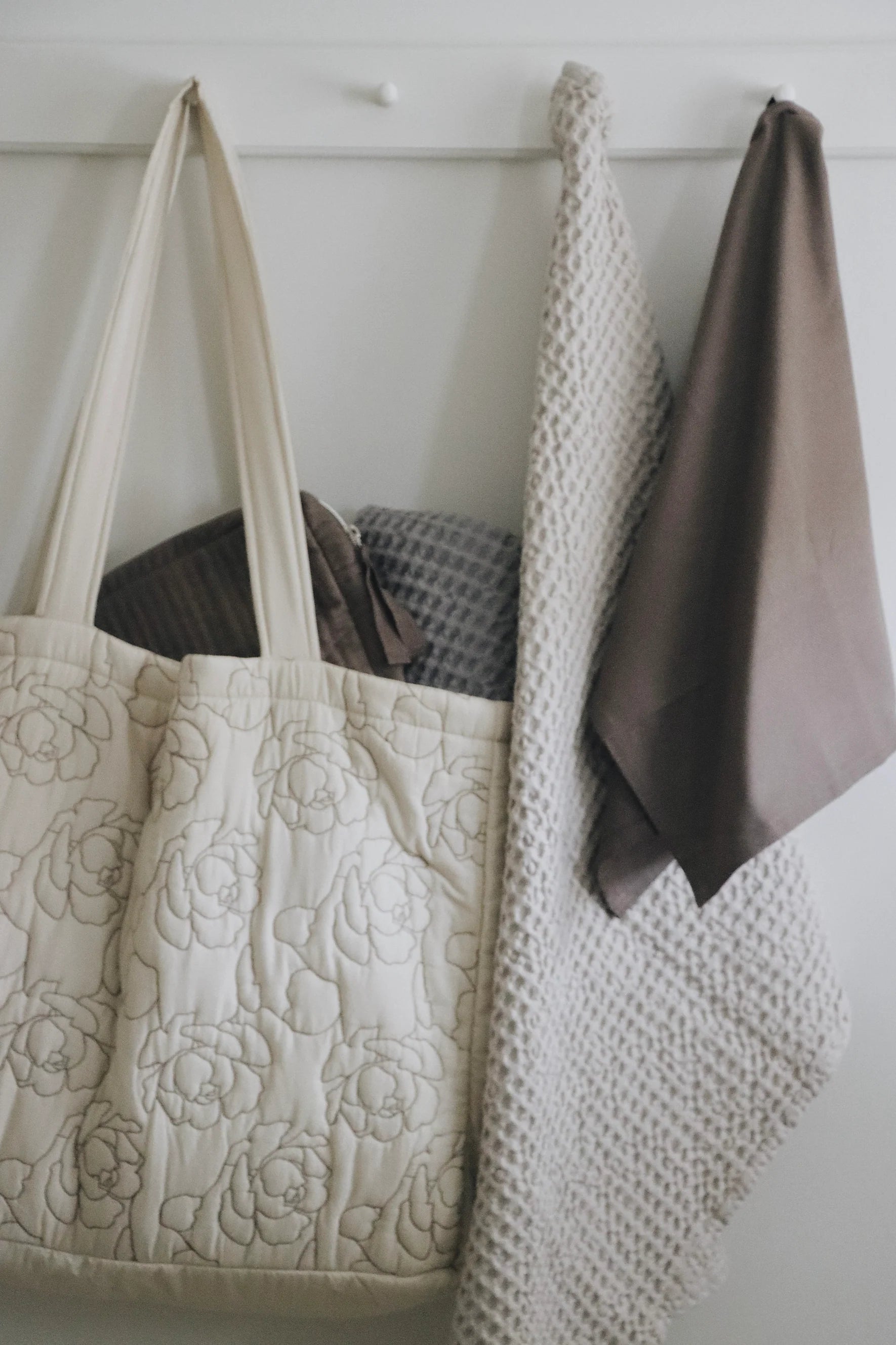 Humdakin - Maxi Tote Bag - Light Stone - Peony Quilt