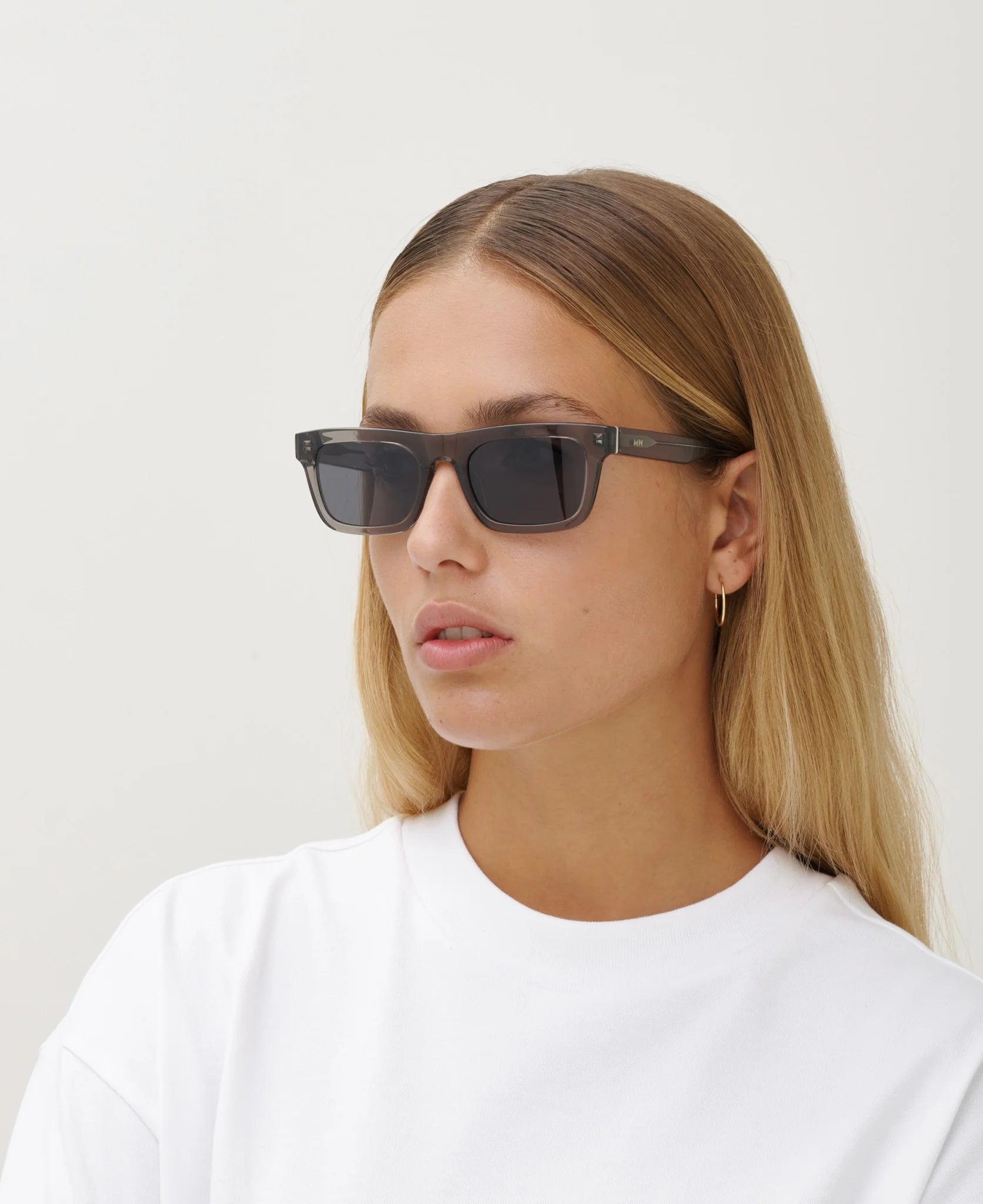 New Dylan Solbrille - Crystal Gray - UNITUM | Din livsstilsdestination