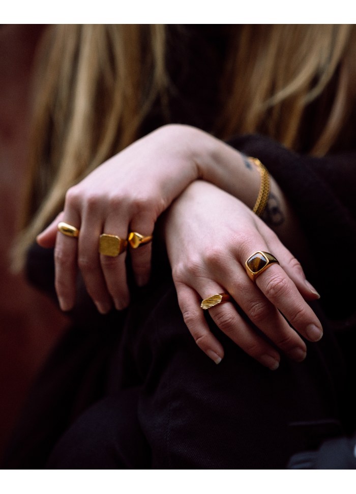 IX CUSHION SIGNET RING TIGER EYE